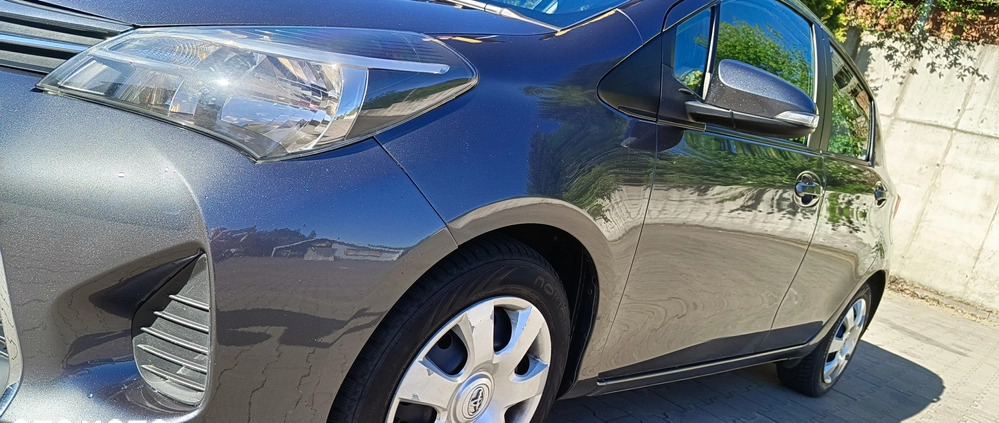 Toyota Yaris cena 23999 przebieg: 270000, rok produkcji 2015 z Wałbrzych małe 277